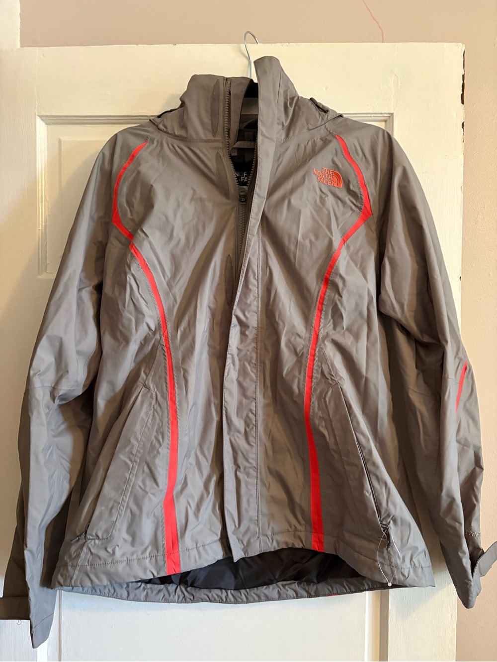 The North Face women’s rain jacket M